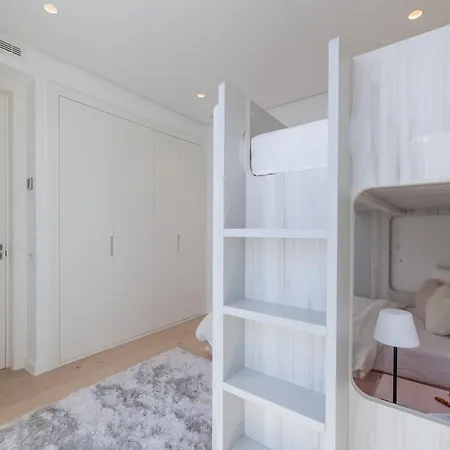 Luxury Newly Built 3 Bdrm Apt W Tennis, Gym & Apartment *