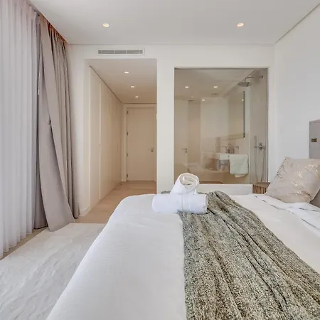 Luxury Newly Built 3 Bdrm Apt W Tennis, Gym & Apartment *