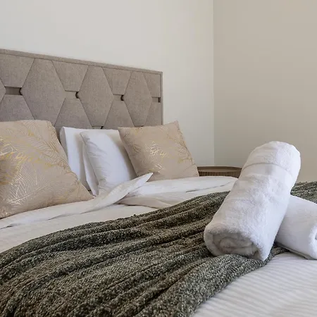 Apartment Luxury Newly Built 3 Bdrm Apt W Tennis, Gym &